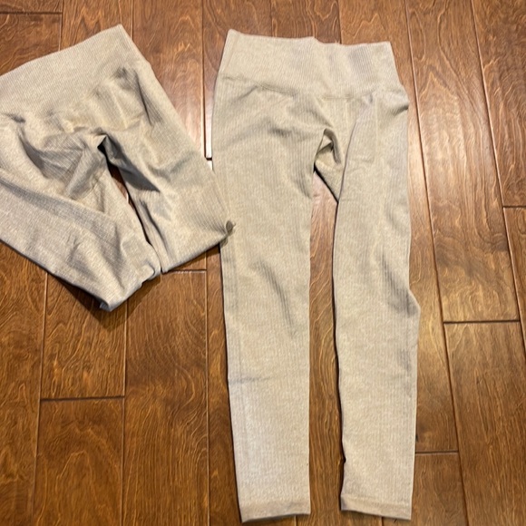 Beige workout set with extra pair of pants - Picture 3 of 5